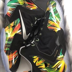 Nike Lebron XI 11  Mens Size 9 Brand new in box